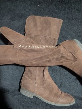 American Eagle Outfitters Brown Suede Boots with Star Stud Trim